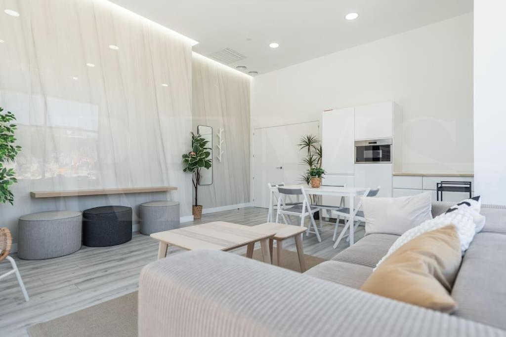 22nd Floor Modern Urban Sky With Parking & Gym By Rems Apartment Málaga