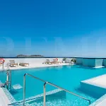 22Nd Floor Modern Urban Sky Apartment With Parking & Gym By Rems