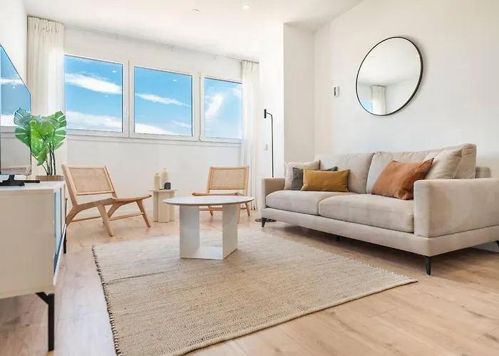22Nd Floor Modern Urban Sky Apartment With Parking & Gym By Rems