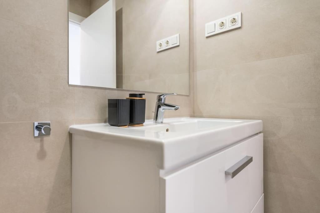 22nd Floor Modern Urban Sky With Parking & Gym By Rems Apartment Málaga