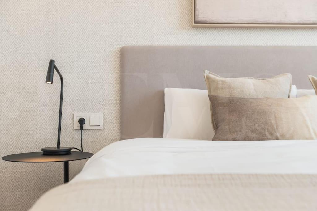 22nd Floor Modern Urban Sky With Parking & Gym By Rems Málaga