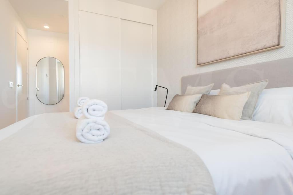 22nd Floor Modern Urban Sky With Parking & Gym By Rems Málaga