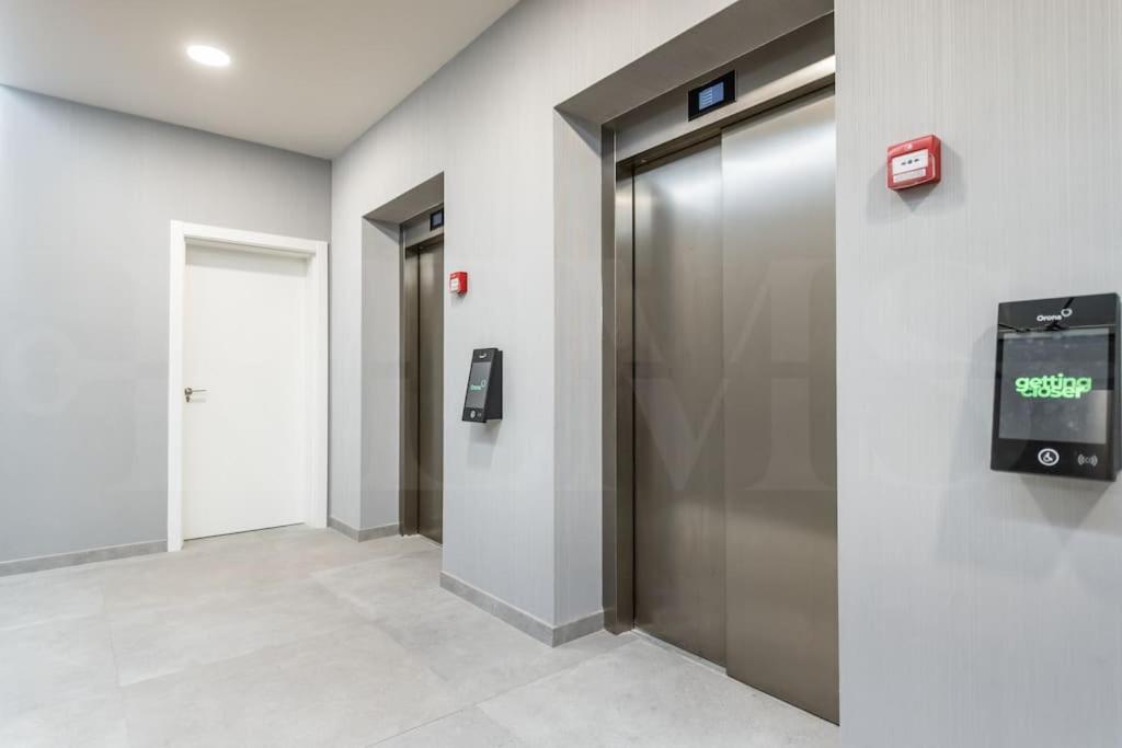 Apartment 22nd Floor Modern Urban Sky With Parking & Gym By Rems *