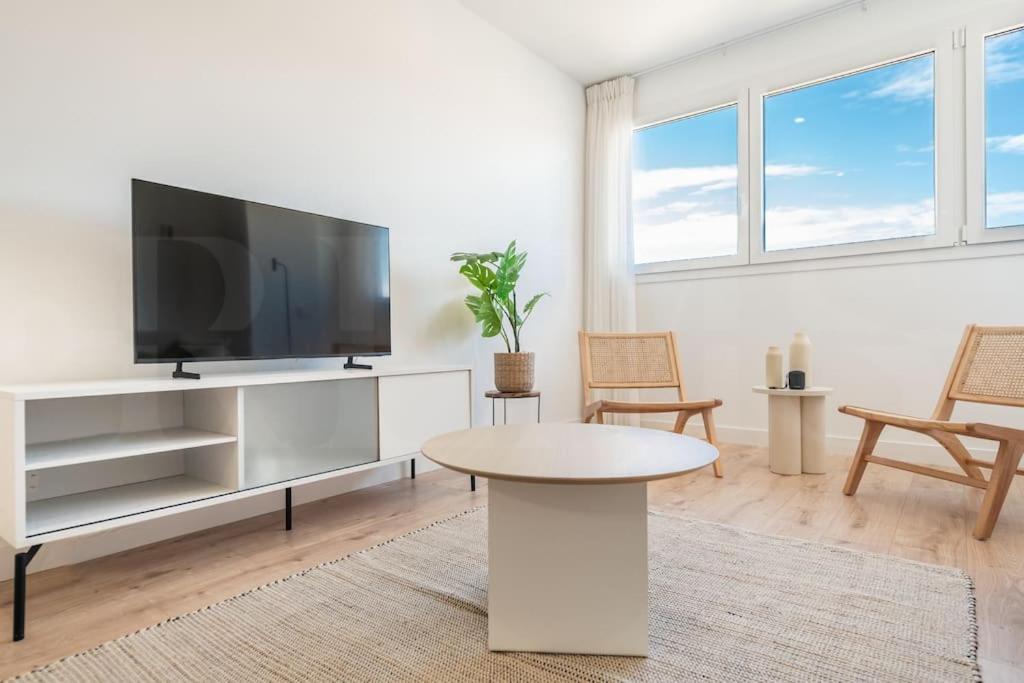 Apartment 22nd Floor Modern Urban Sky With Parking & Gym By Rems