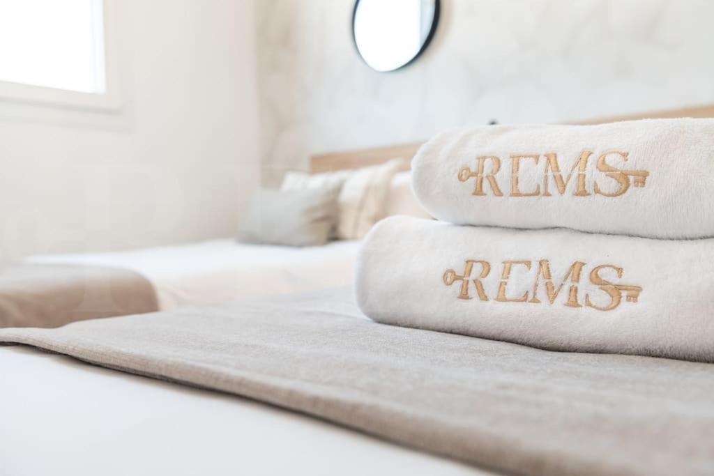 Apartment 22nd Floor Modern Urban Sky With Parking & Gym By Rems Málaga